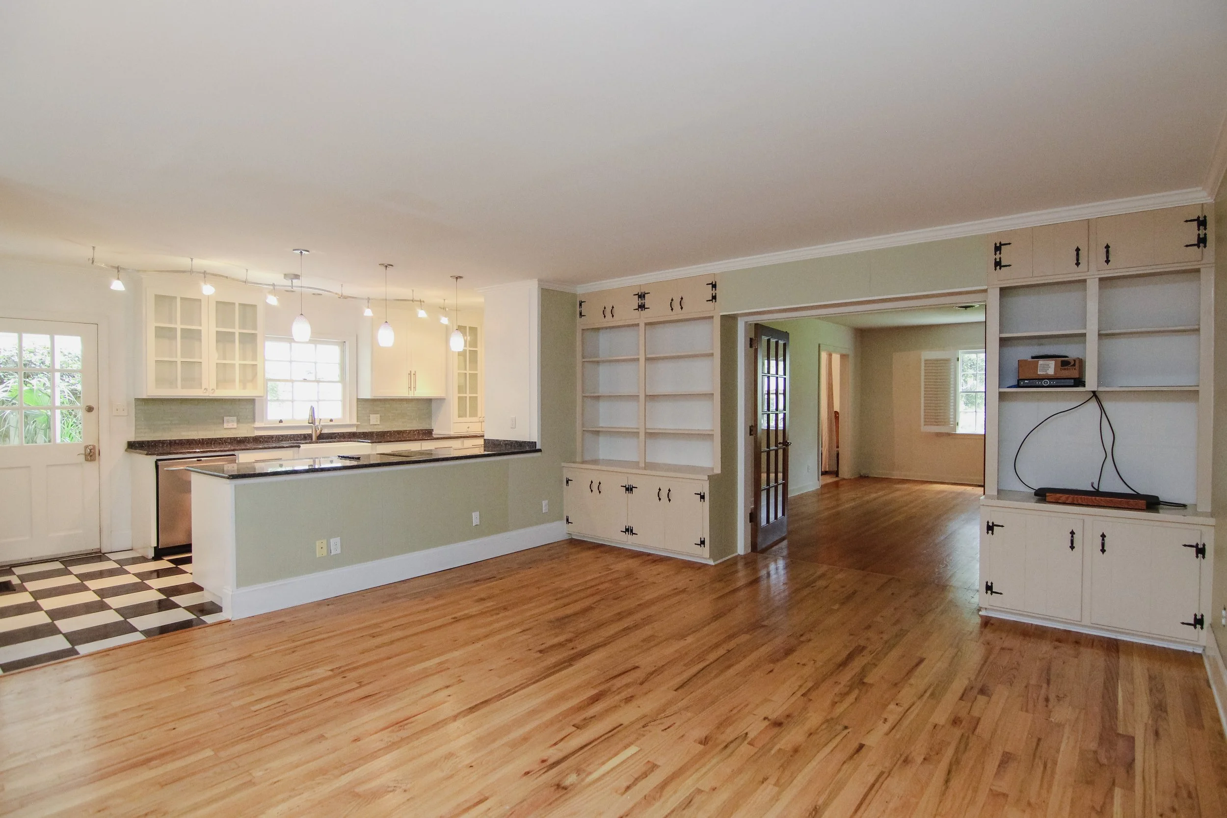 25 Living Room.jpg
