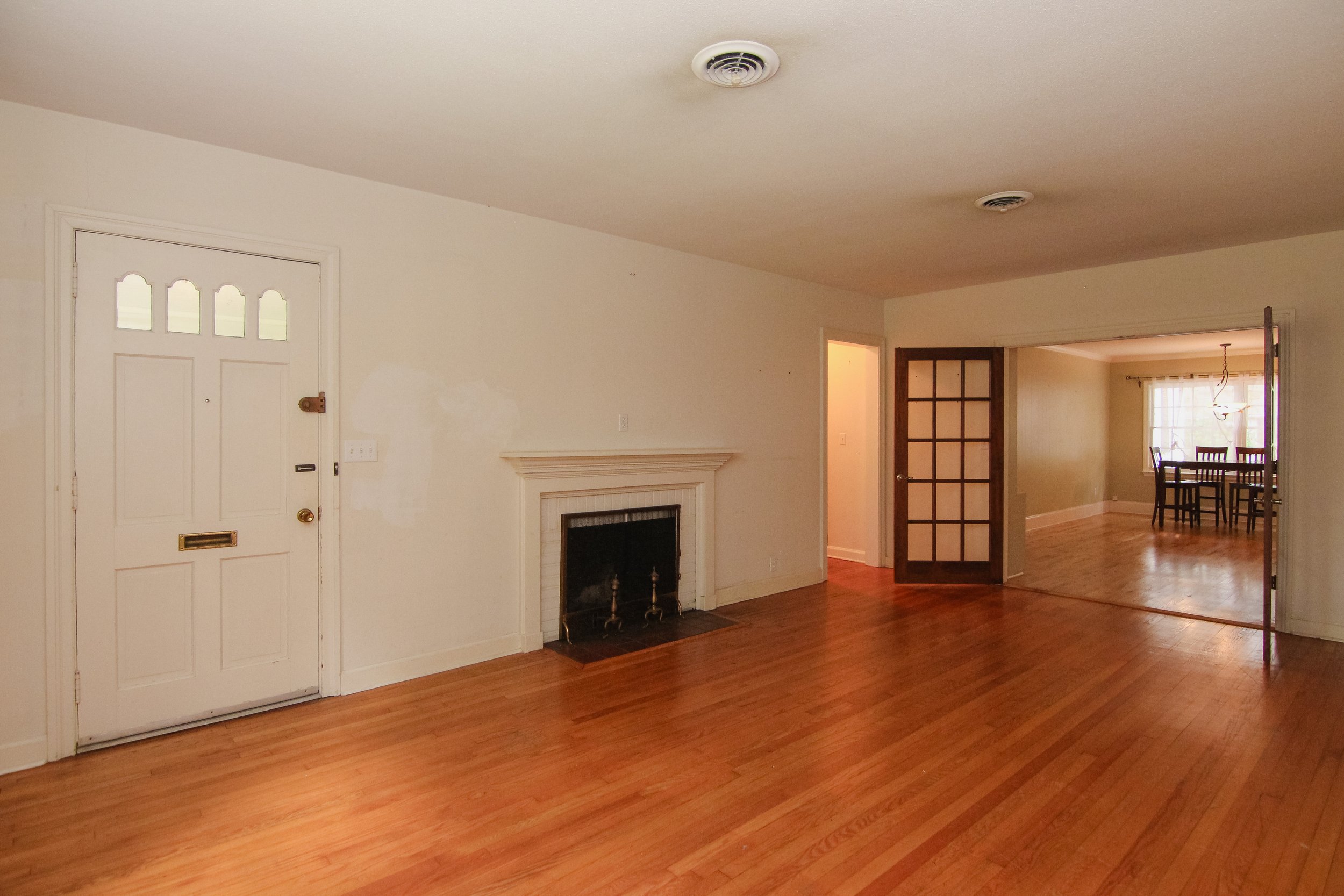 35 Front Room.jpg