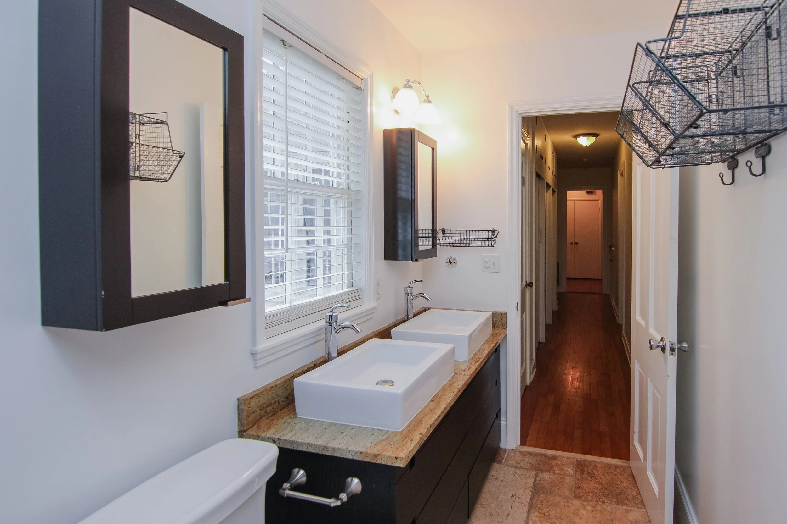 39 Bathroom.jpg