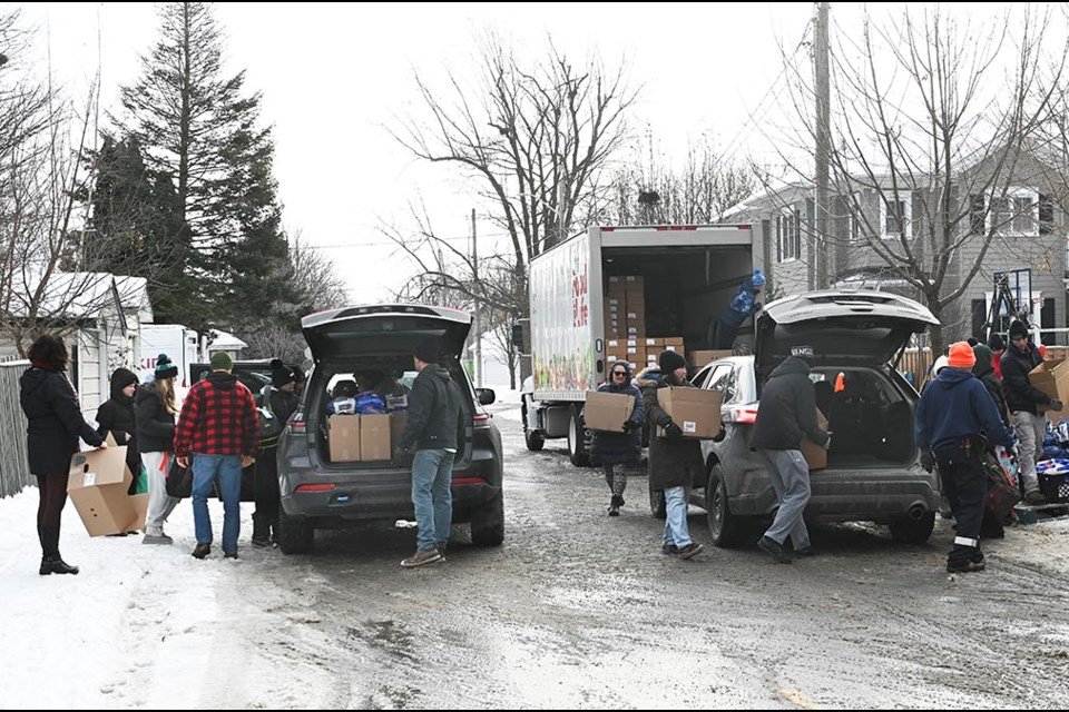 2025christmashampers-06.jpg