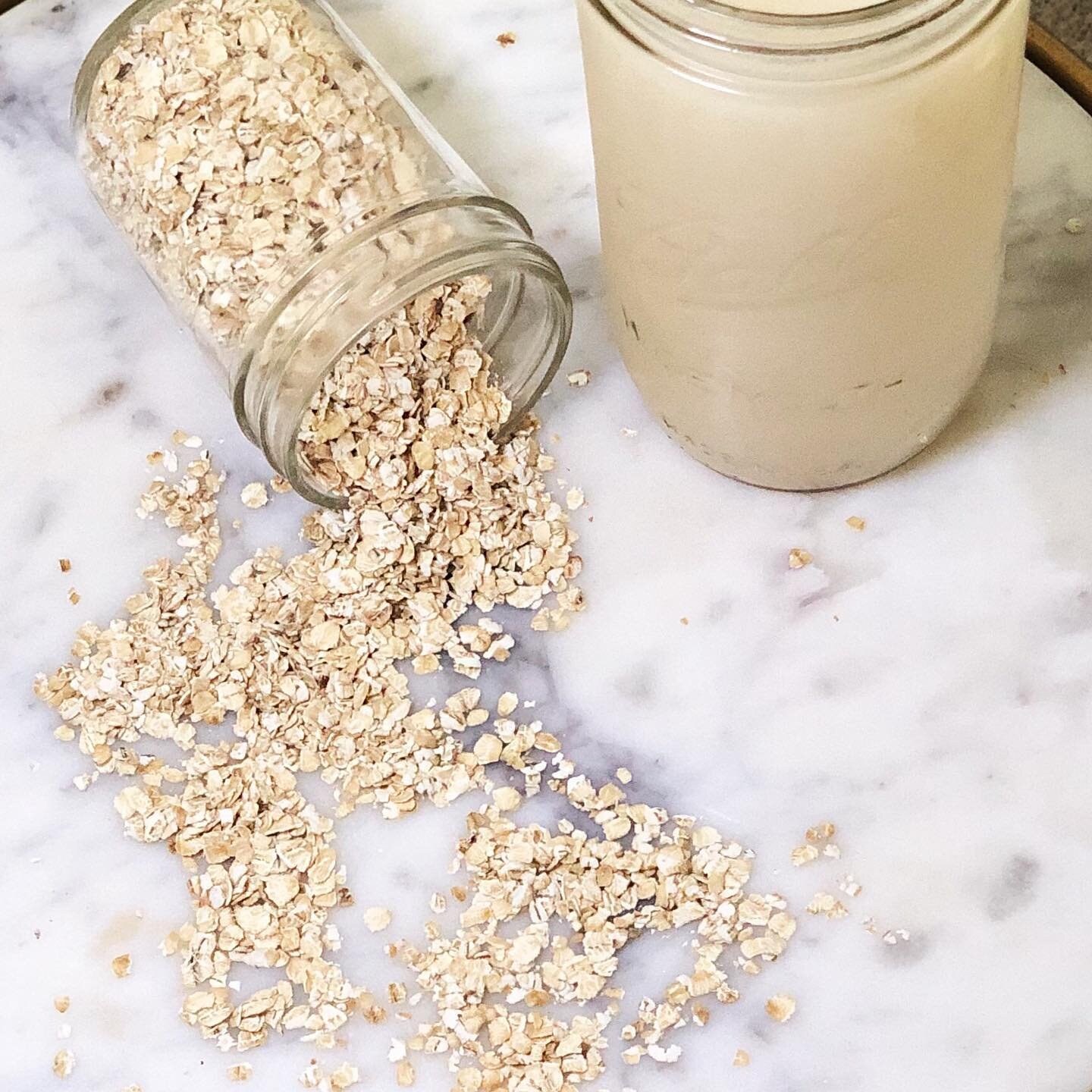 Oat Milk 💛
It&rsquo;s amazingly easy, and incredibly cost-effect to make. I personally used my favorite kitchen appliance @almondcow - however I have made it with the below steps many times! 

Ingredients:
&bull; ⅔ cup dry whole grain oats
&bull; 3 