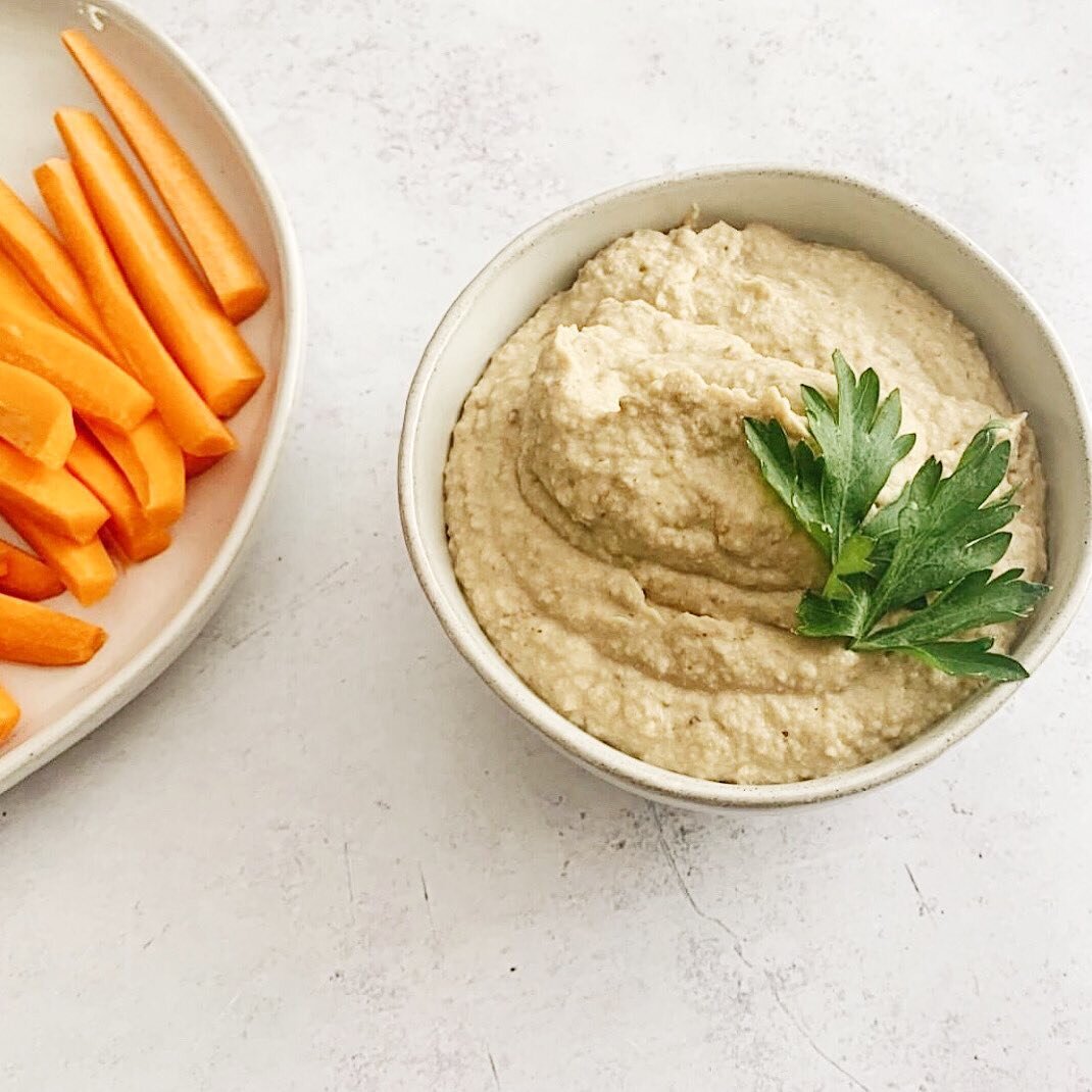 Classic Hummus 💛
It&rsquo;s so easy, it&rsquo;s so good- why don&rsquo;t we do it more?! 

Ingredients:

&bull; 1 can of chickpeas
&bull; 5 cloves of garlic
&bull; Juice of 1 lemon
&bull; 1/2 cup of chickpea liquid
salt to taste, optional- but I use