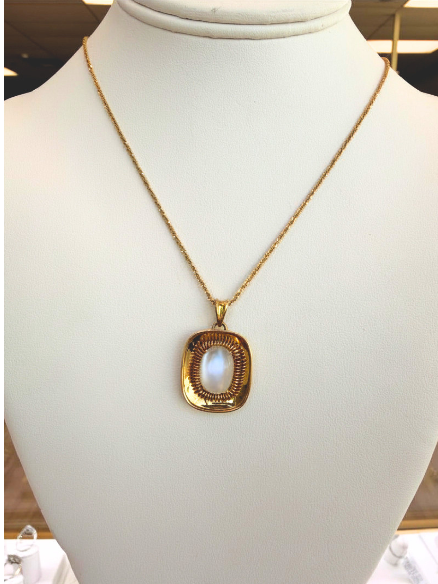 18k Gold Vintage Moonstone Pendant