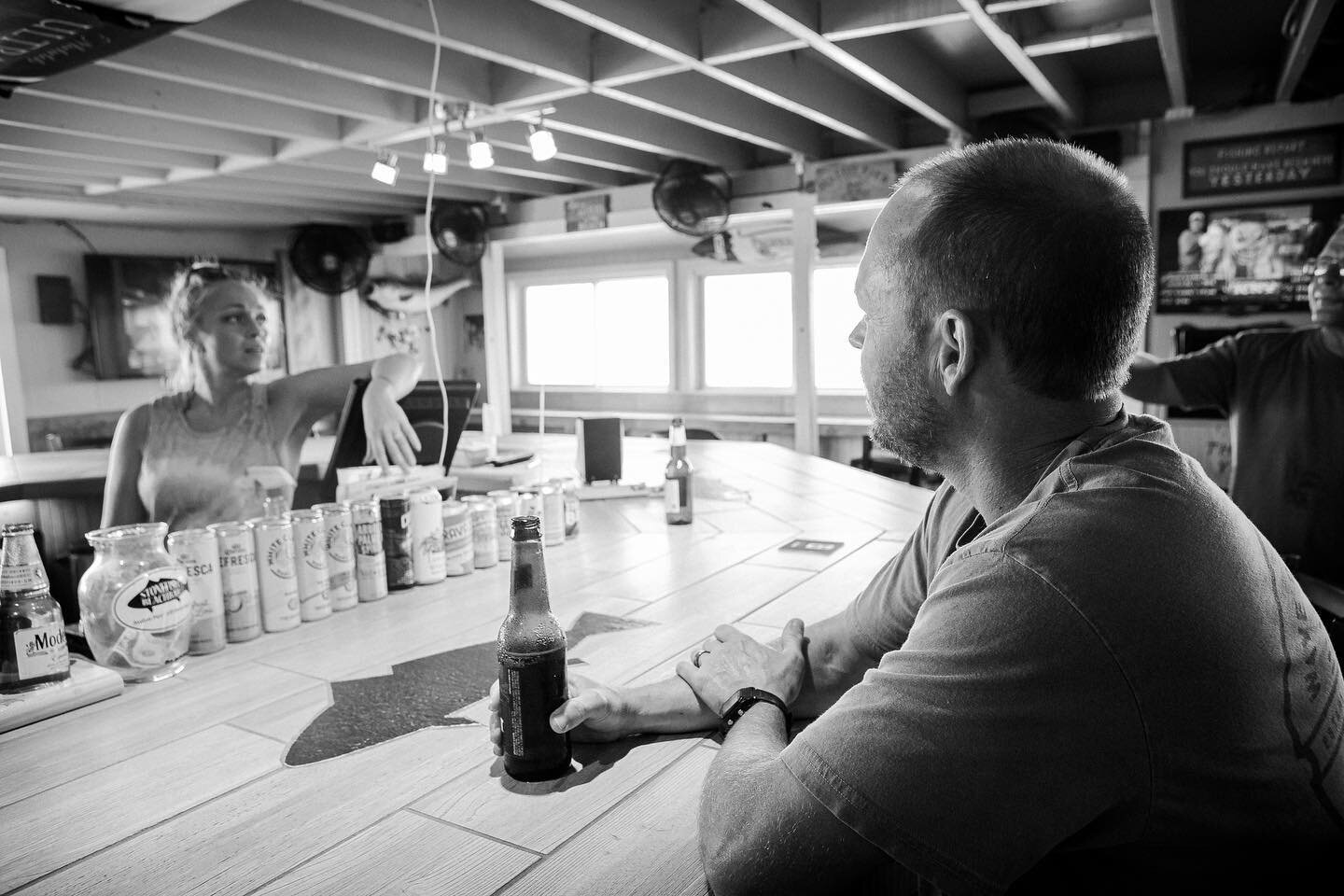 Ran into an ol buddy at Avalon Pier a few months back. We sat and caught up over a few beers... Nothin like it. .
.
.
#apakmedia #blackandwhite #avalonpier #kdh #babysteak #obx #burnmagazine #fish