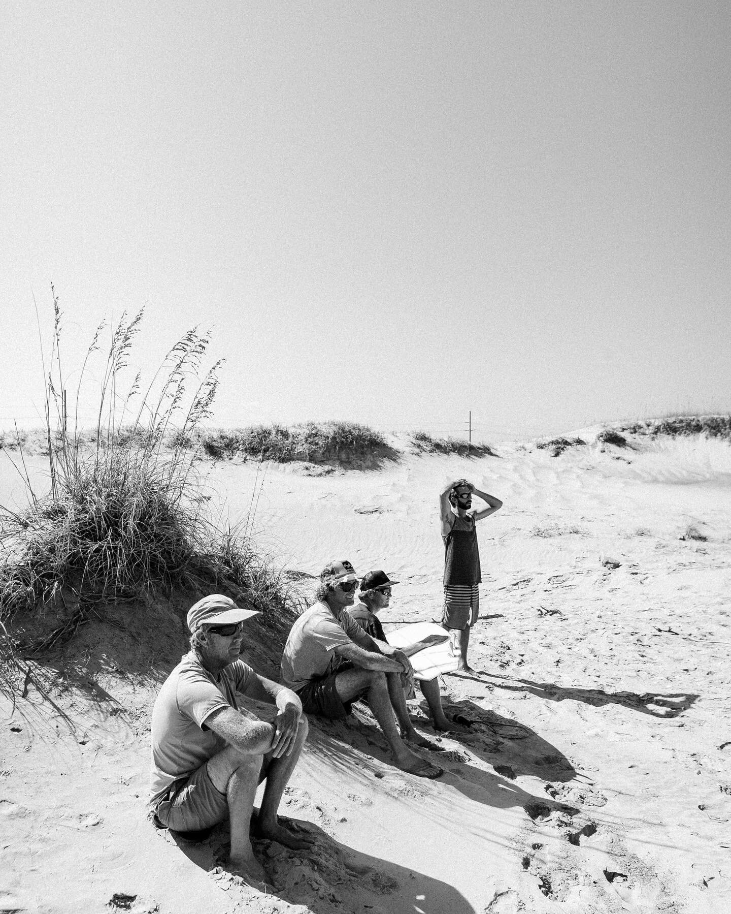 The endless pursuit of stoke. Just another day in paradise on a magical sandbar. 
#nofunhere #supportyourlocalweirdos #rideboardshavefun #surfallday #burnmagazine #apakmedia