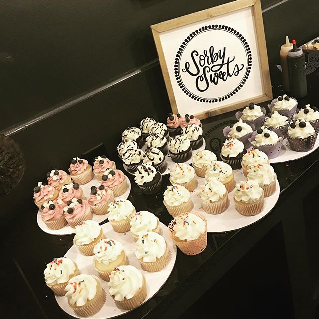 So glad I made it to last night&rsquo;s #tuesdaystogether meet up! And how beautiful are these cupcakes from @sorbysweets?! #theyweredelicioustoo #iatethree #cupcakesfordinner