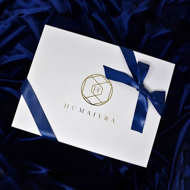 Special jewellery goes out in luxurious packaging to make everything look effortlessly beautiful.