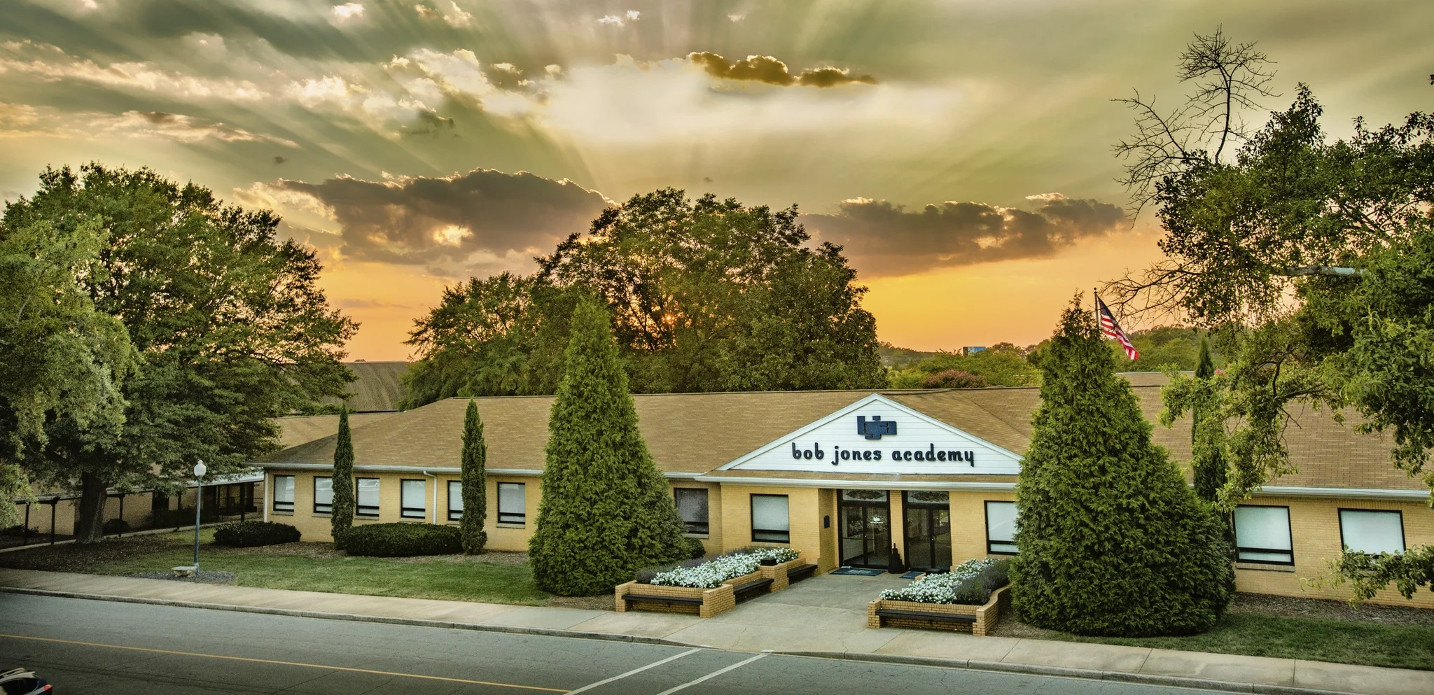 Bob Jones top.jpg