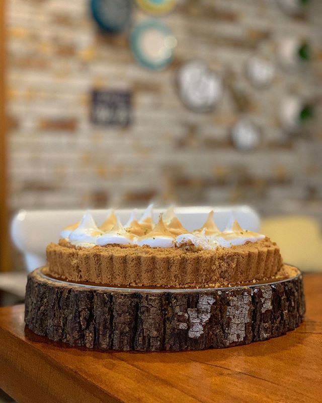 Con nuestras galletas puedes hacer el dulce que m&aacute;s te gusta☺️! Pegan con todo 🤗😍🥰 Este es un pie de lim&oacute;n! El crust son #LasNapolitanas trituradas 🍋 hecho por nuestros amigo de @bocaditos_pop!