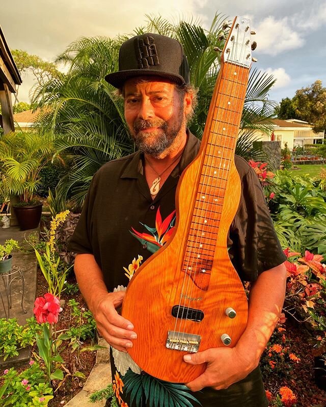 The Colin John Model 1 Mana Caster Hawaiian Lap Steel, by Barefoot Custom Guitars, here in Kailua Kona.
Fantastic! #psbcg #reclsimedwood #mana #kailuakona #lapsteel #kikakila #colinjohnmusic