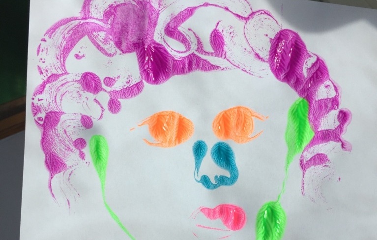 artogether-refugee-face-print-craft-1.jpg