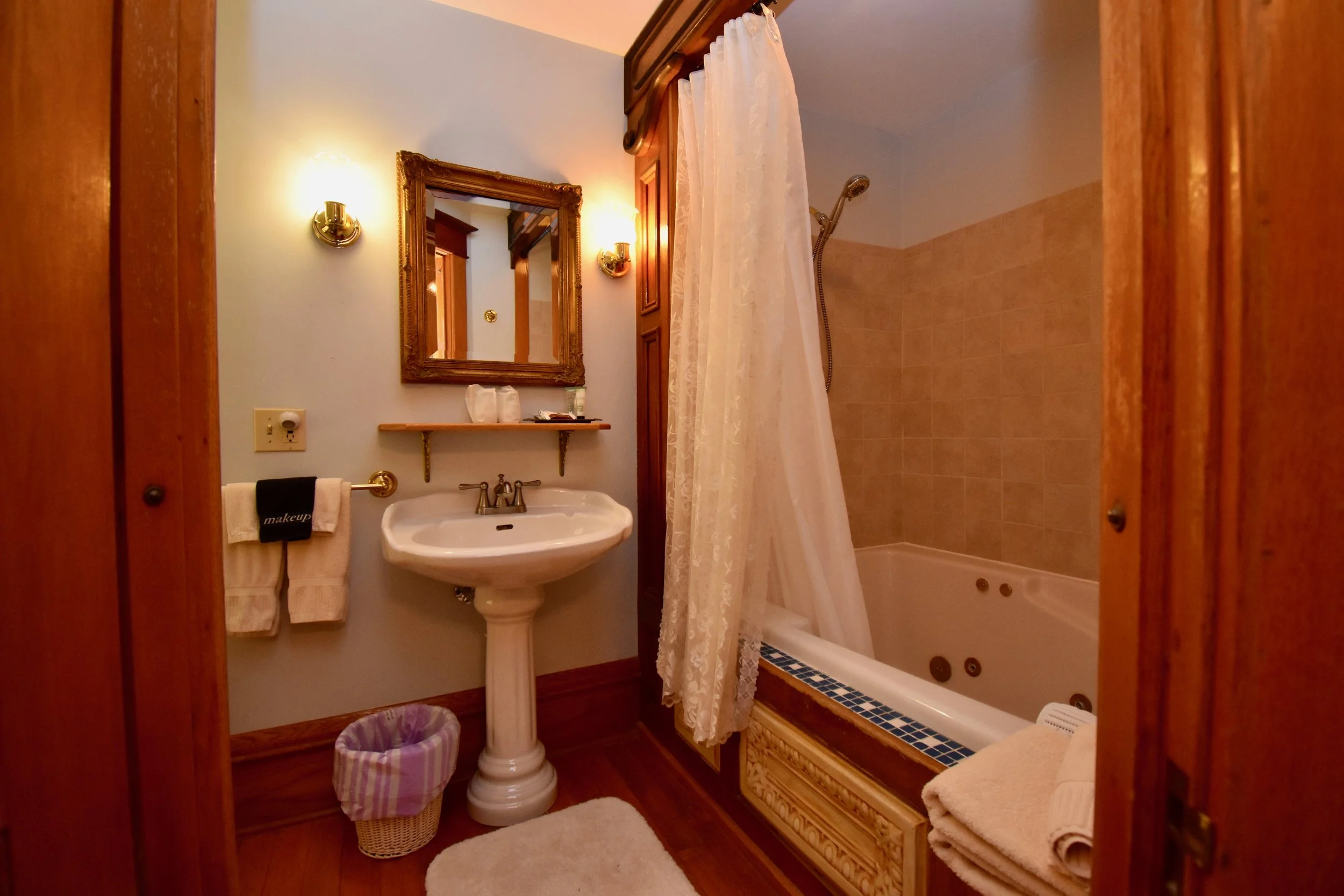 2 Person Whirlpool Tub/Shower
