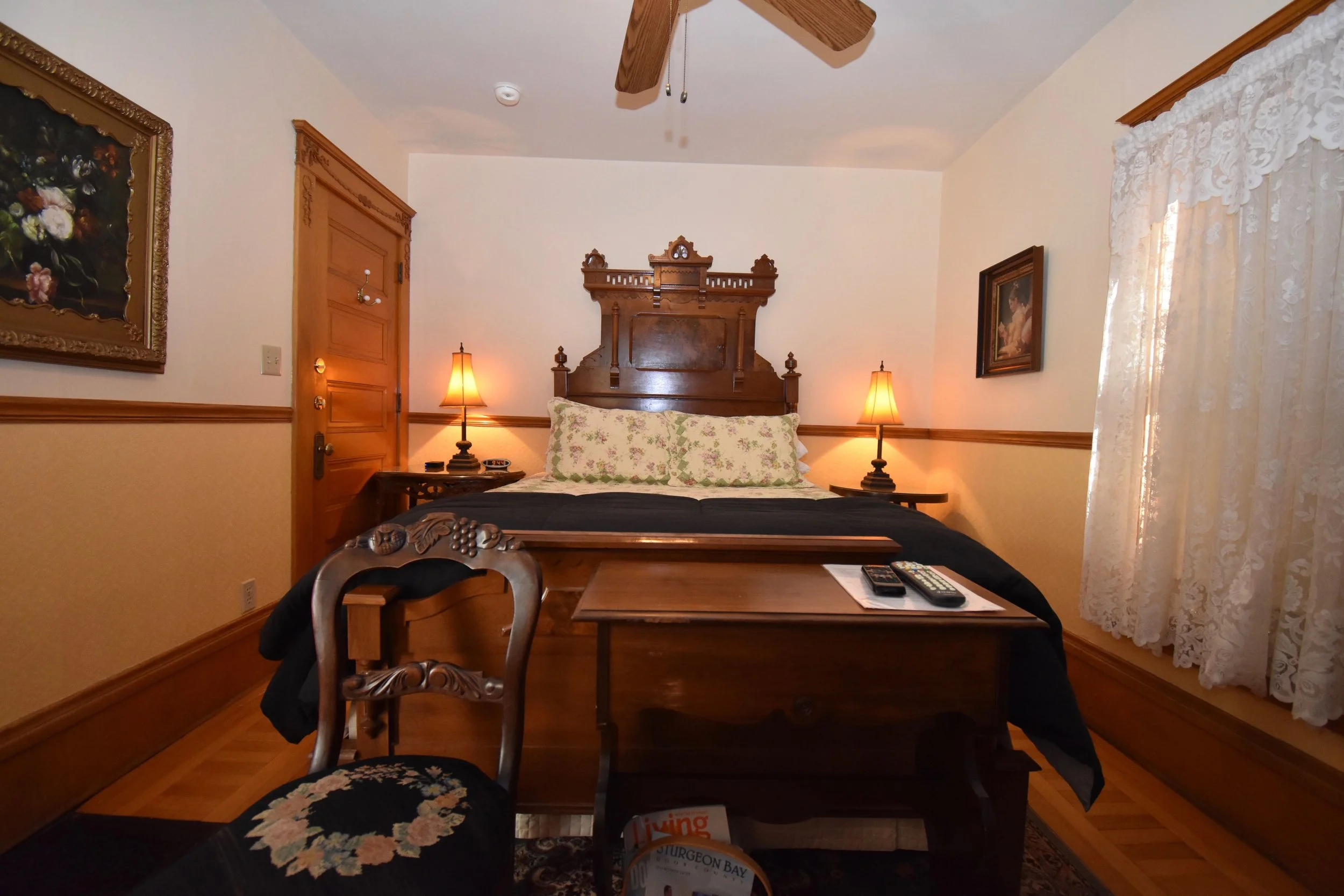 Eastlake Queen Bed