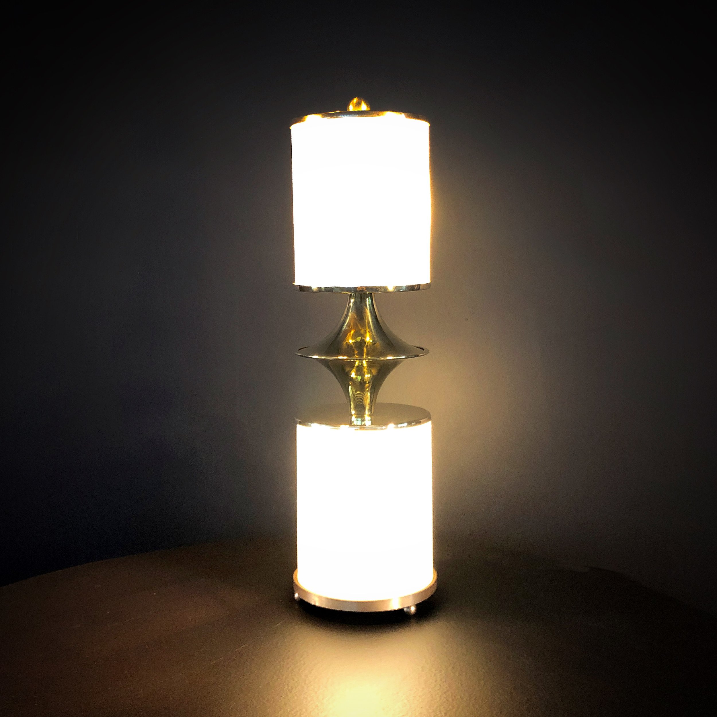 AVIOR TABLE LAMP