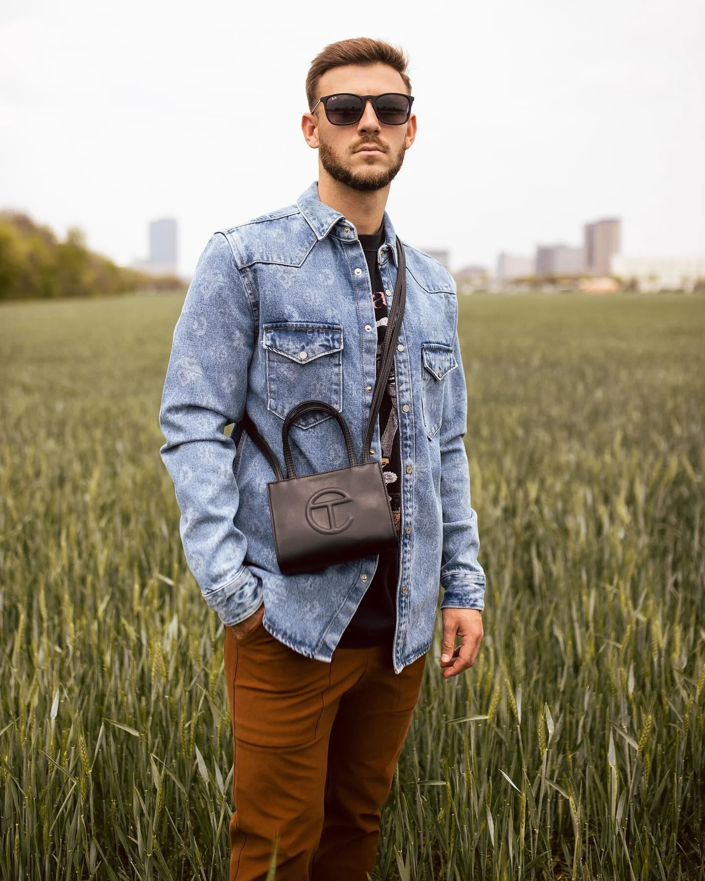 Just getting started.
w/ @paularriola 
.
.
#mensfashion #washingtondcphotographer #fashionsense #telfar #natureshots #dallastexas #ootdfashion #ootdmen #ootdmagazine #smartstreetwear #menswear #classyvision #sportbible #pauseshots #cleanfashion #fash