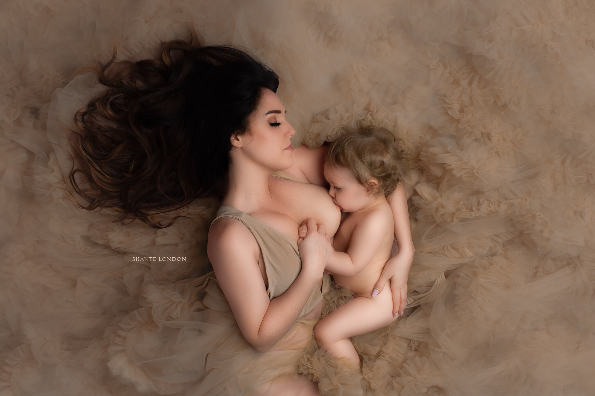 Embracing the journey of motherhood, one nursing session at a time. This moment is but a fleeting whisper in time, and yet its significance resonates for a lifetime. 🌺 Let's create timeless memories that celebrate the beauty of this irreplaceable co