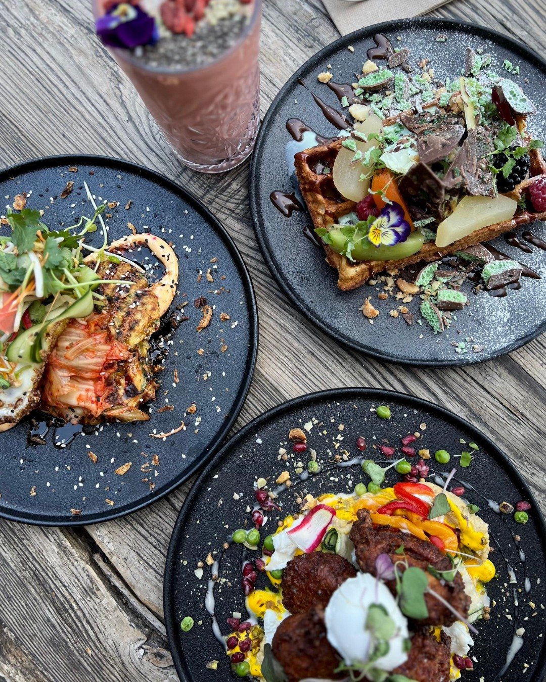 Lunchtime just got a makeover&mdash;and it's looking delicious. Swing by for a taste of something sweet or savoury from our new all-day menu!

Open 7 days, from 6:30 AM Mon - Fri, 7 AM Sat, and 7:30 AM Sun. 

Left to right: Korean savoury pancakes, p