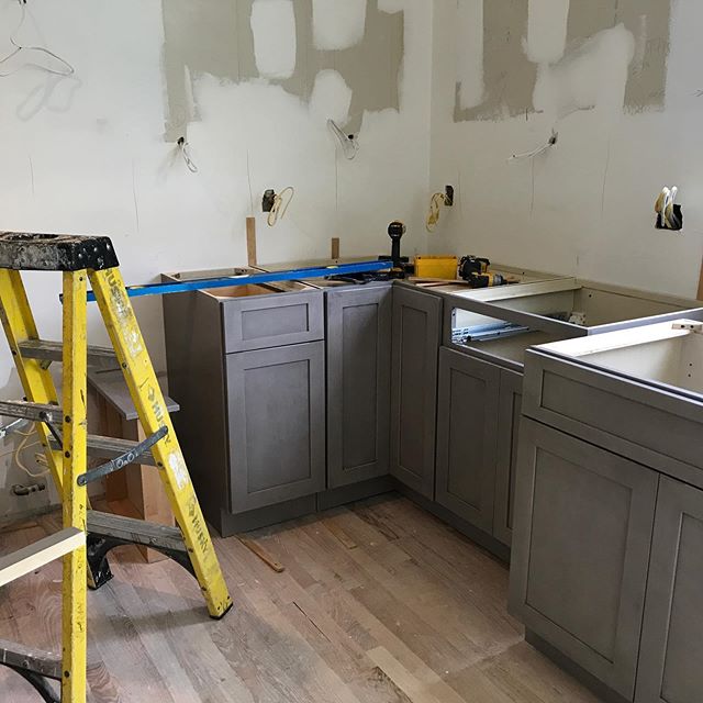 Is that the start of a kitchen? I believe it is! Can&rsquo;t wait for cabinets and countertops to be installed!
.
.
.
.
🏚🔜🏡
#kitchencabinets #hollyglenhouse #houseflipping #construction #working #hubestateliquidation #fixerupper #homesweethome #ho