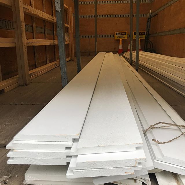 These moldings are going to pull the whole house together!! .
.
.
.
#hollyglenhouse #moldings #doors #crownmolding #shiplap #houseflipping #construction #working #hubestateliquidation #fixerupper #homesweethome #houses #hgtv #kitchendesign #bathroomd