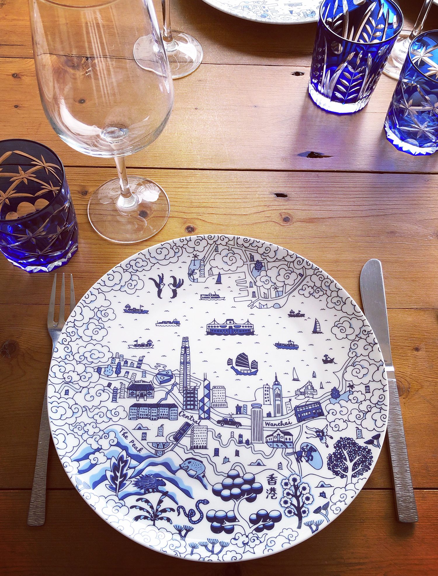 HK willow pattern blue plate