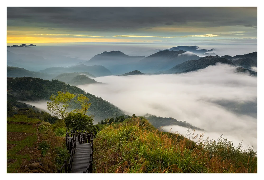 A wider view from Xiding at sunrise.