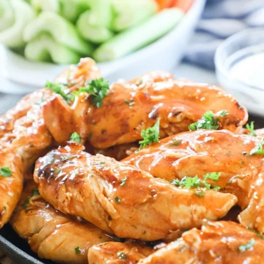 Fit400 Baked Buffalo Chicken Tenders with Steamed Broccoli & Cauliflower, Herbed Ranch Dressing