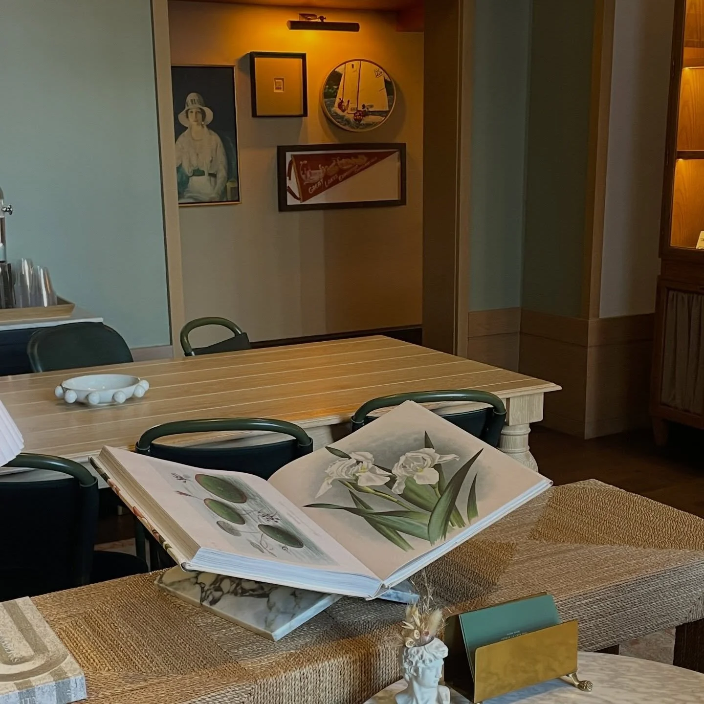 there&rsquo;s just something about april that makes you feel like everything is going to be alright (swipe to the last pic for a surprise) 🌸