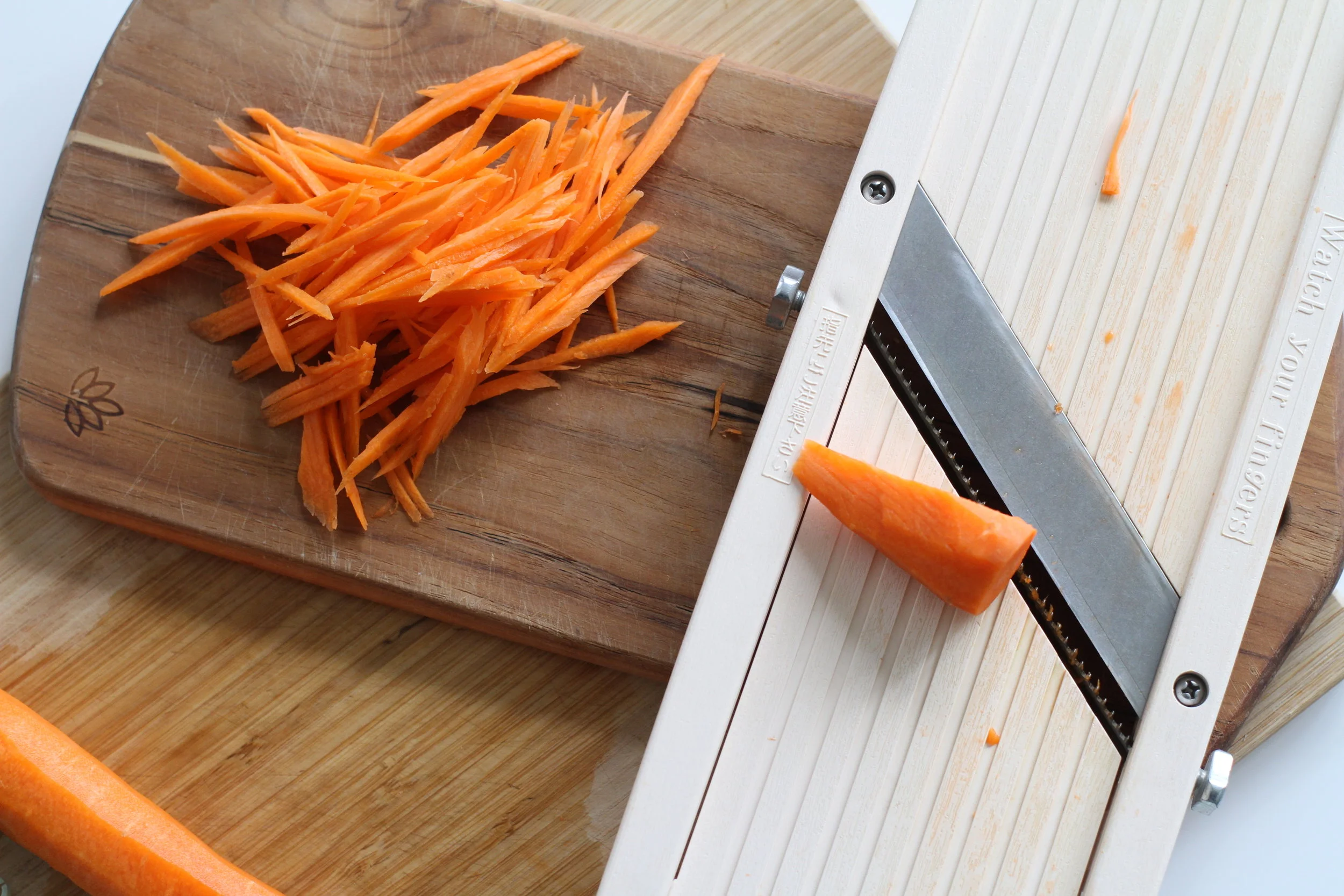 Kitchen tips - An Easy way to Garnish Salad with Carrots