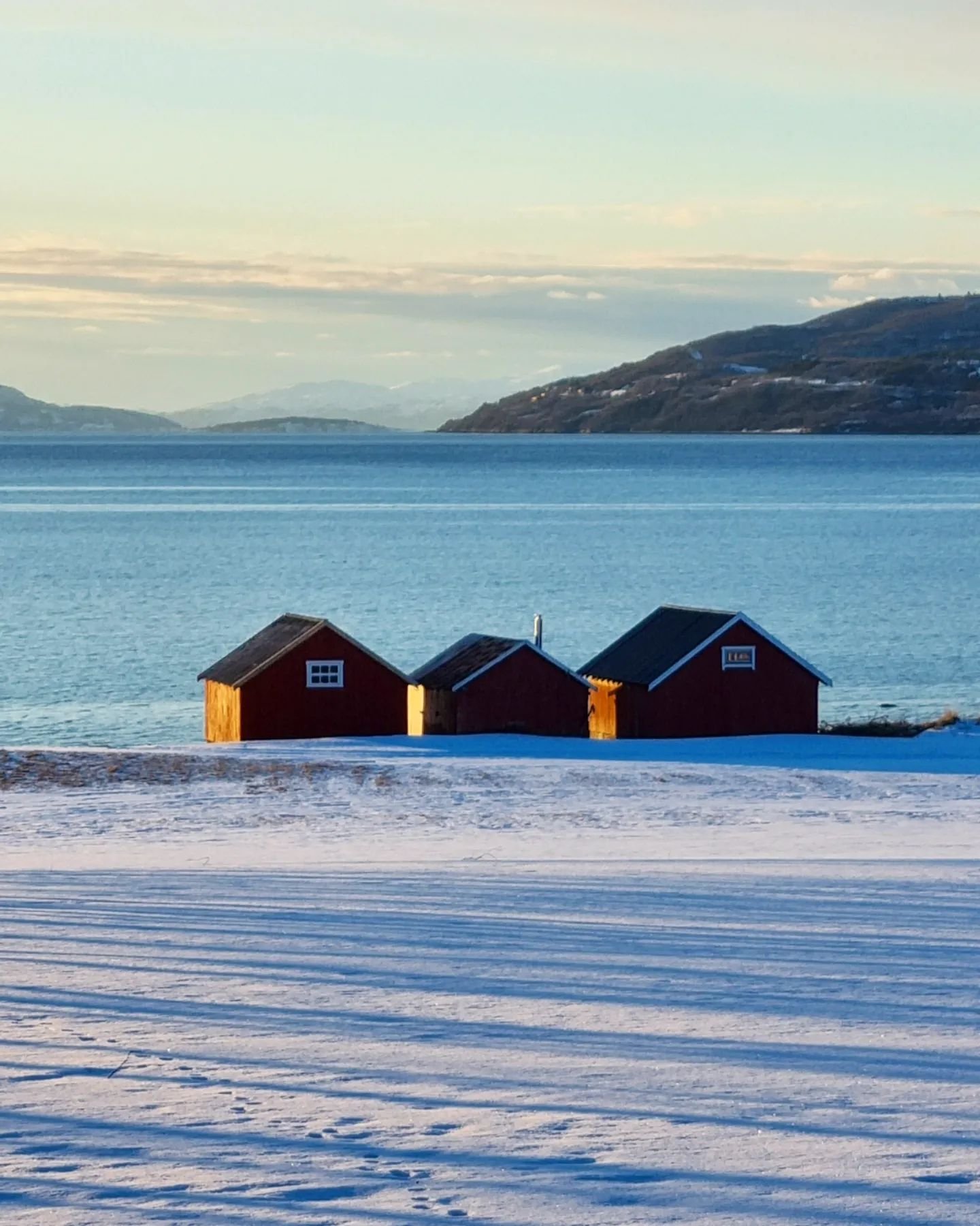 Hei du.
H&aring;per du har det fint der du er.
Det blir ikke s&aring; mange bilder for tida.
For tida, den eies av master og jobb og hverdag.
Men snart!
Snart lander linerla, og da er jeg klar!