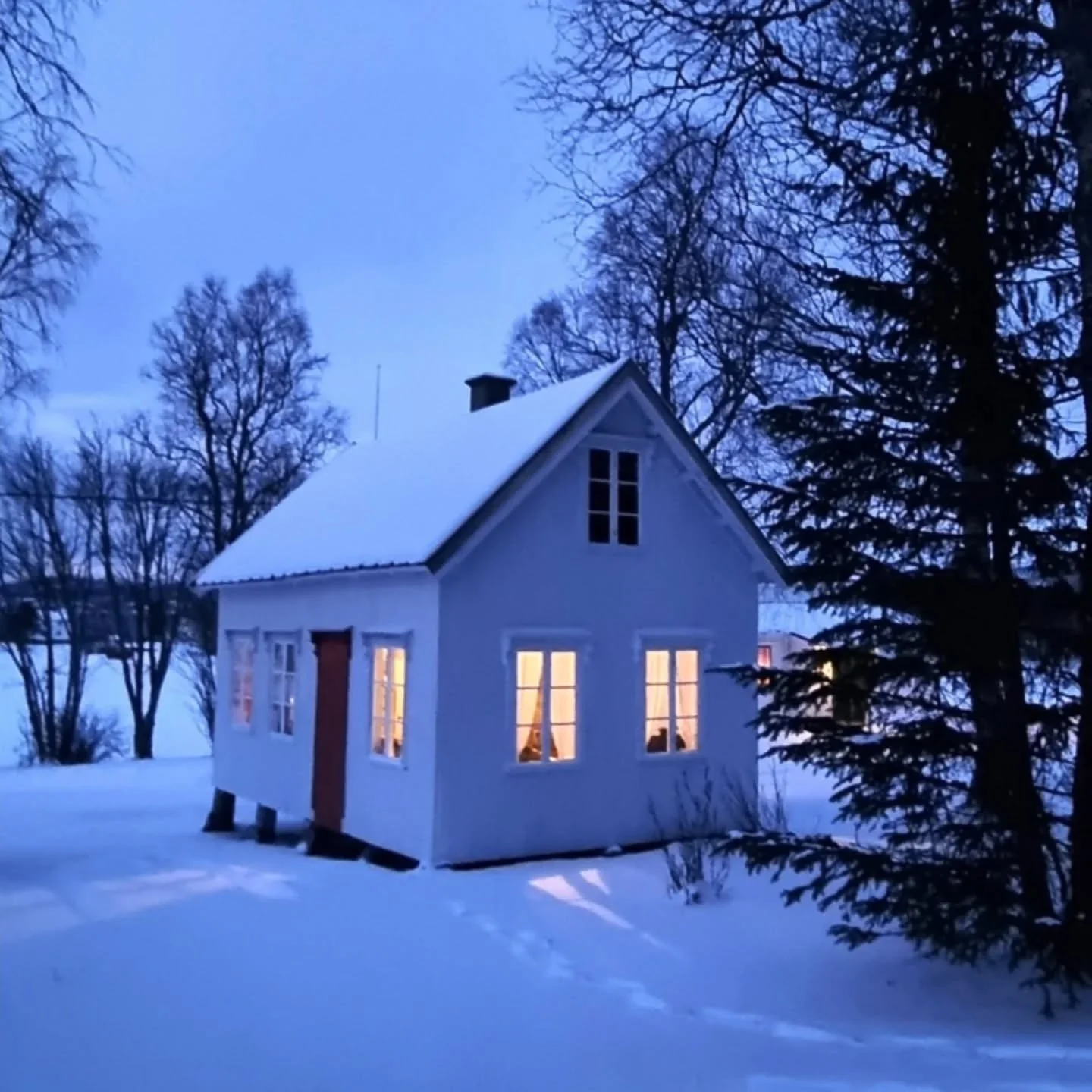Hva er det med v&aring;r tid som gj&oslash;r at vi tror vi har rett til &aring; bare forbruke og forkaste? Hva er egentlig denne manglende respekten for naturen og varige verdier et symptom p&aring;? Jeg m&aring; innr&oslash;mme at jeg blir kvalm av 