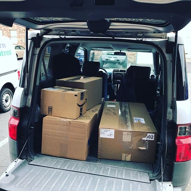 Tommy from @washdsgn picking up and dropping off 400 finished face shields to local healthcare providers.
#rvaprojectshield #rvamakersassemble