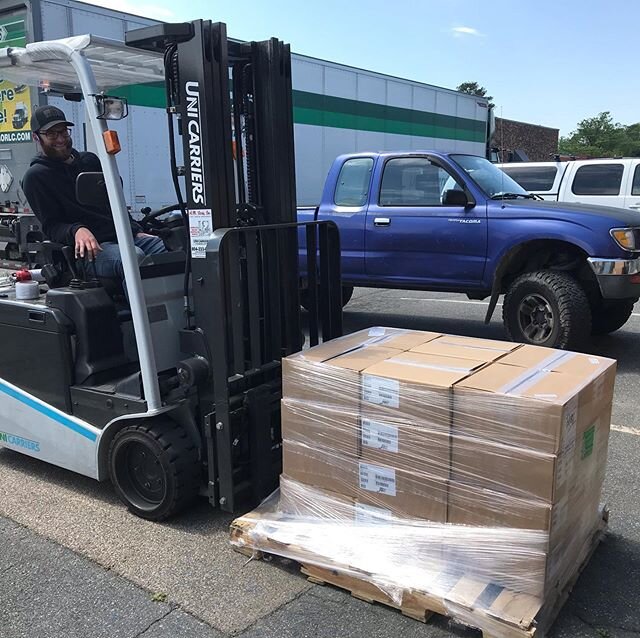 The final piece in the puzzle we have been waiting for. Jeff from Beam Distributing is helping us unload a pallet from the delivery truck.  That is almost half a ton of pre-cut plastic lenses for our big run of 13,000 face shields.
#rvaprojectshield 