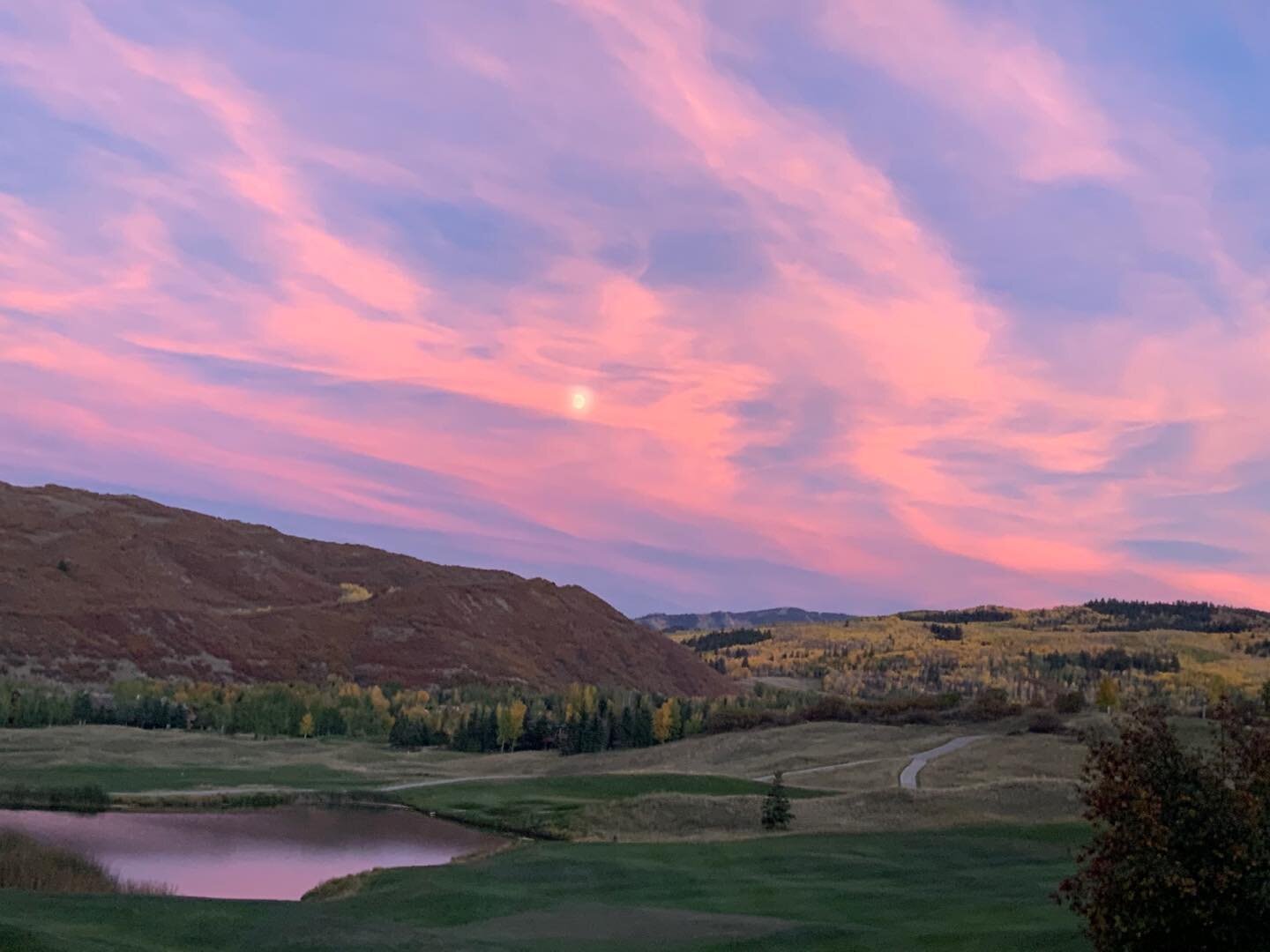 Sunset last night with the moon rising. Beautiful fall colors in #Snowmass Village!