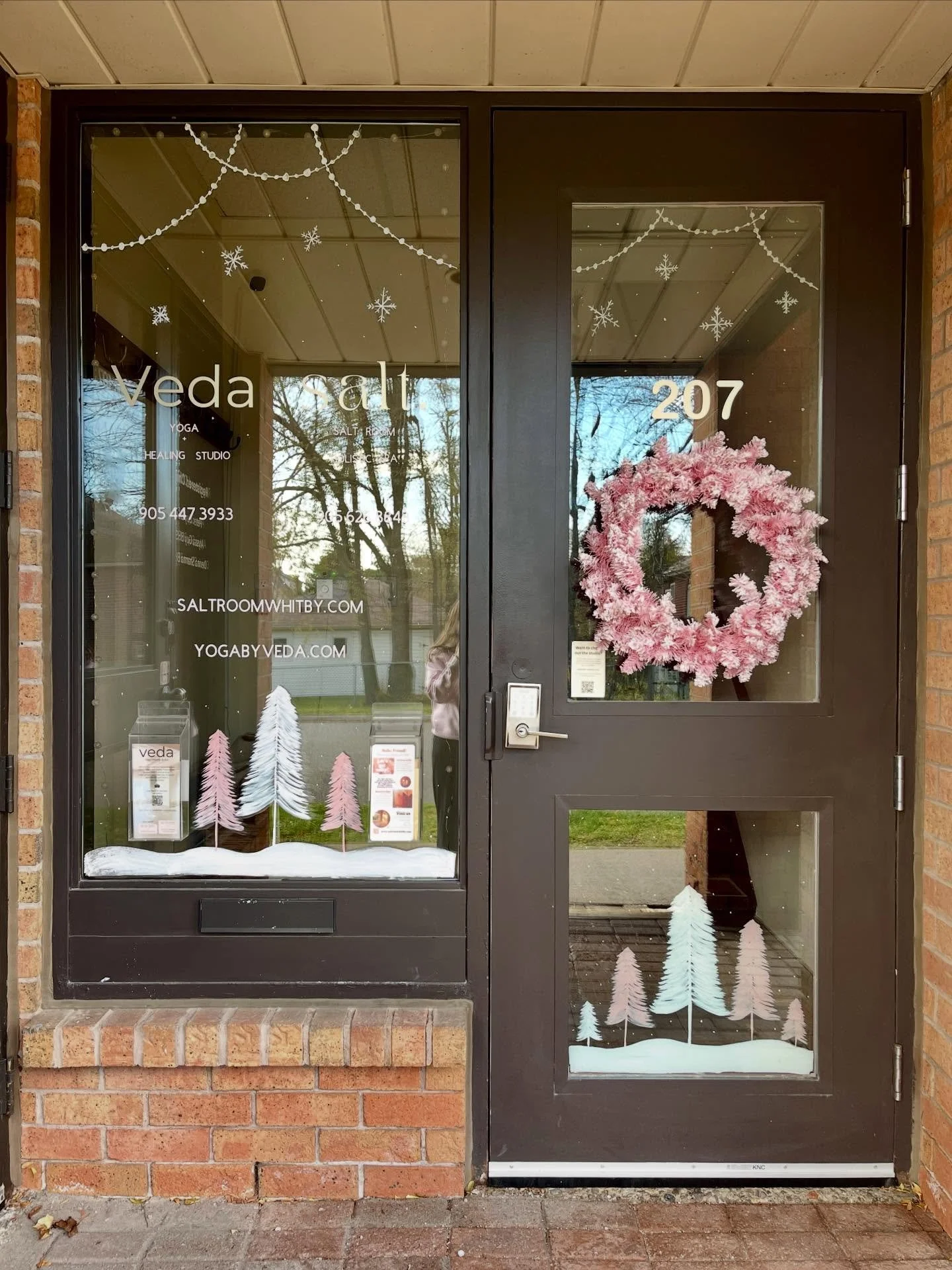 Our little space is officially Winter-ready! ❄️

If you were here this morning, you made have spotted me hand painting these cutie little trees 🌲

The Whitby downtown businesses have put so much love into their window Winterscapes, so how could we n