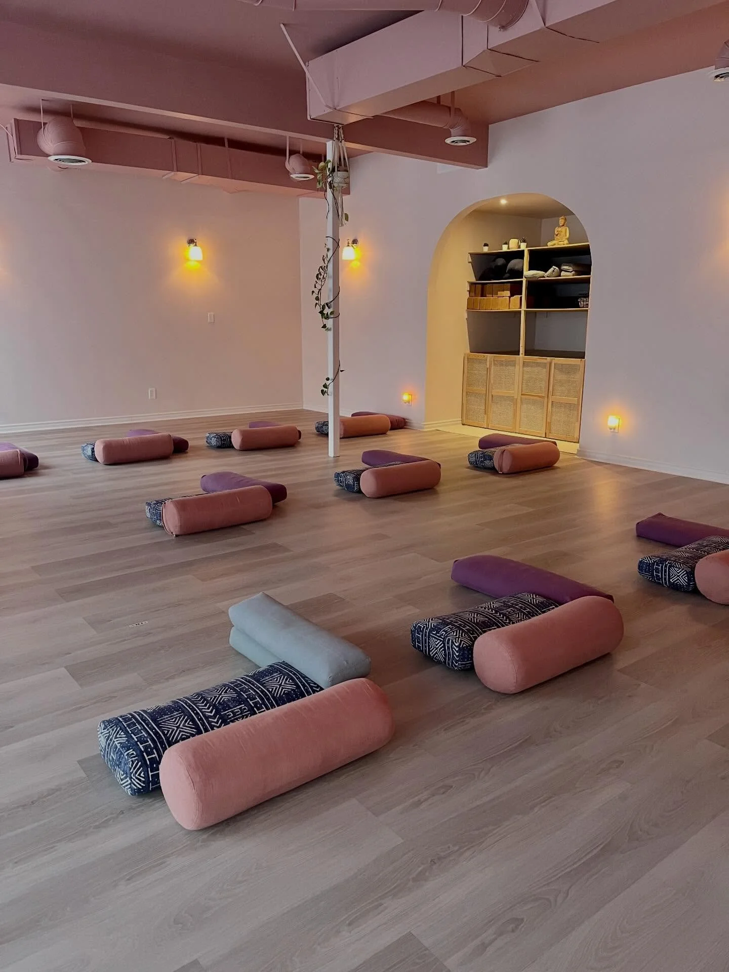 The set up for our Thursday morning reiki restore class 😍

Come as you are and settle into the calm + peace that is Veda. 

Our classes are an invitation to slow down, breathe deeply, and reconnect with your body in a supportive, welcoming space. Wh