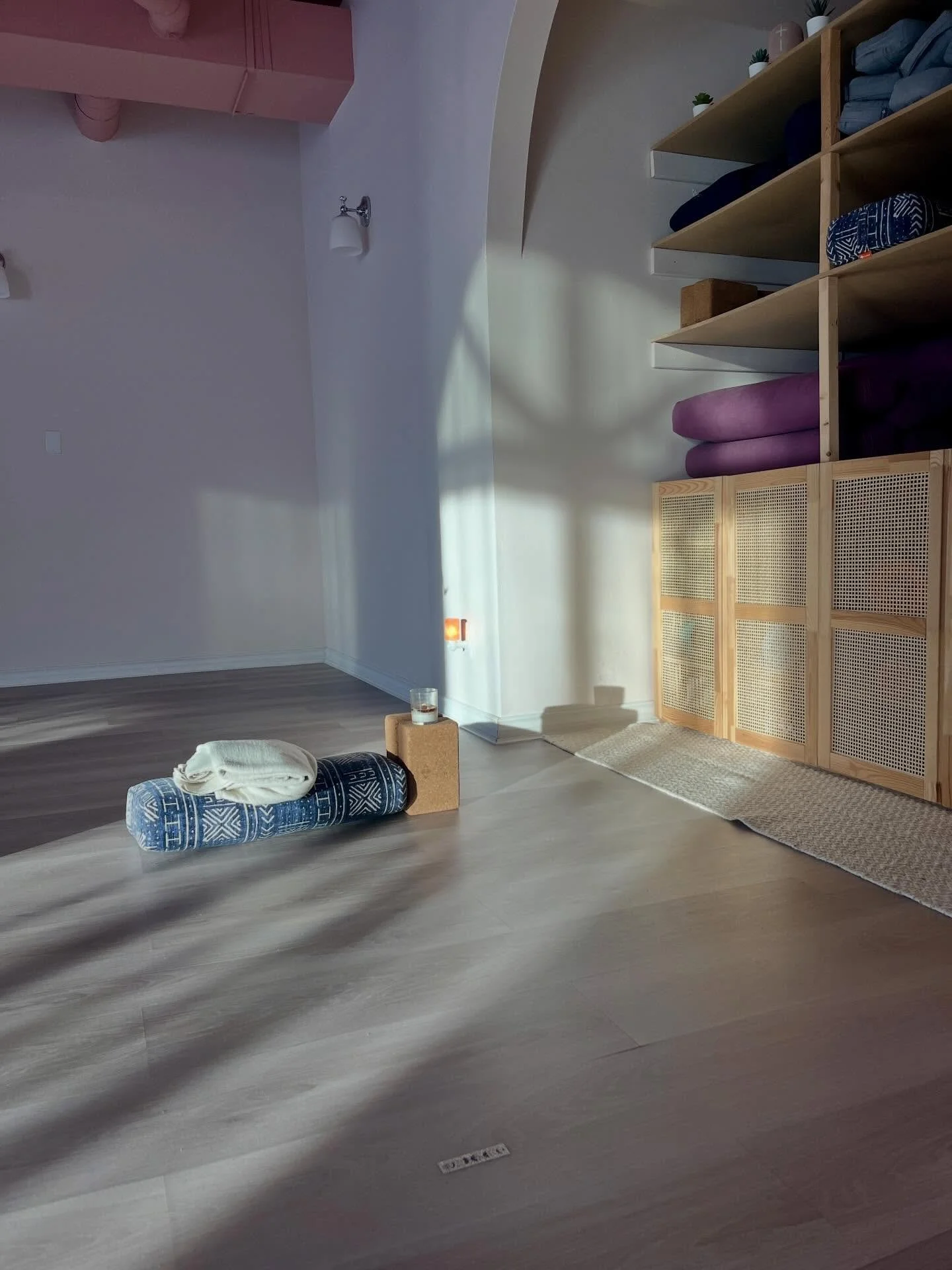 I&rsquo;m not often here early enough to see the sun beams stretch all the way onto the far wall 😍 ☀️