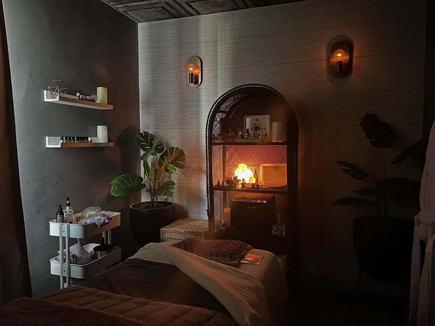 All healing sessions on sale ✨

Time to stock up on your self care! All healing sessions are $20 off for the next two days. You can pre book your session (for any time or date over the next 3 months) or simply add passes to your account to use at a l