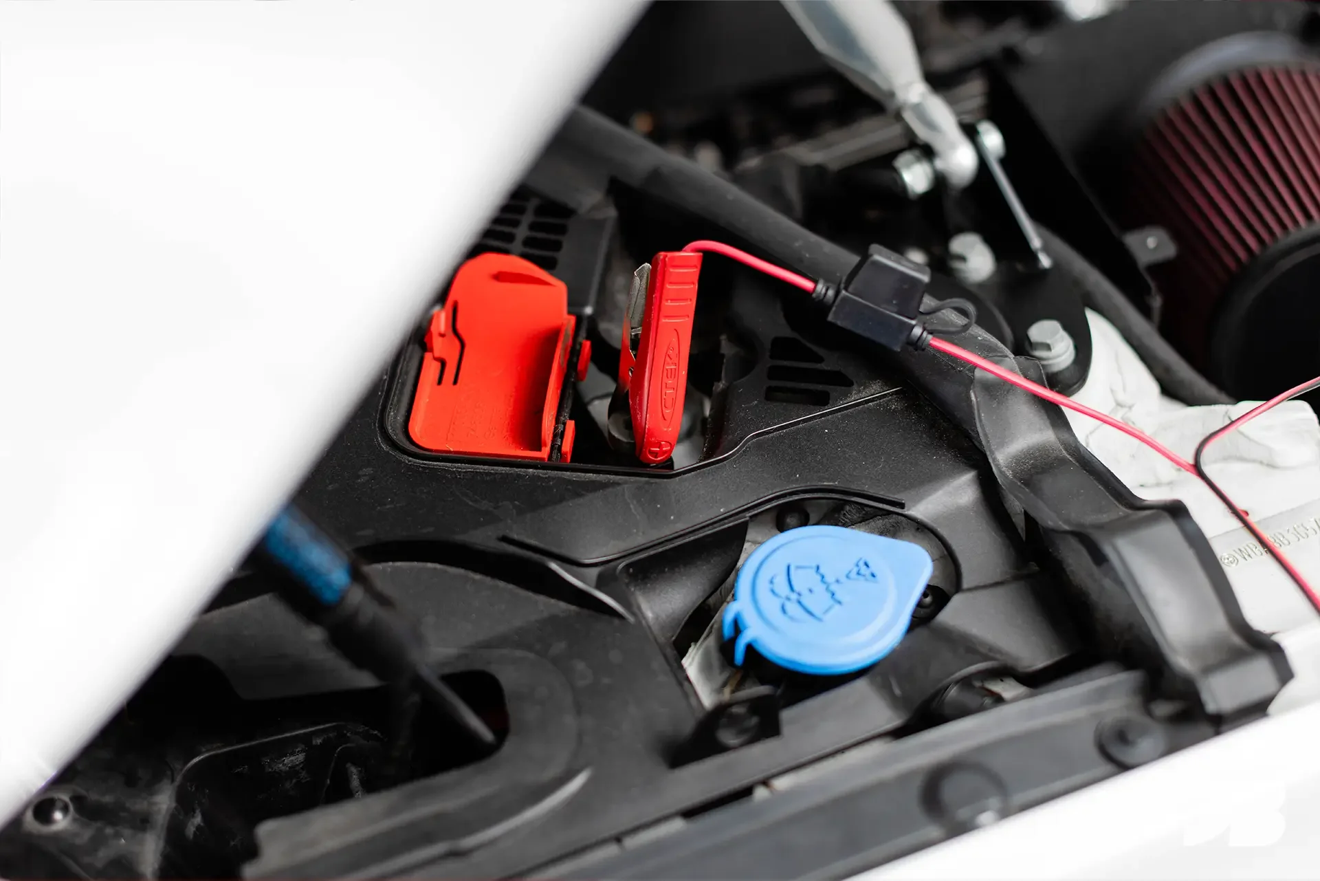 BMW F30 jumper terminal with battery tender connected