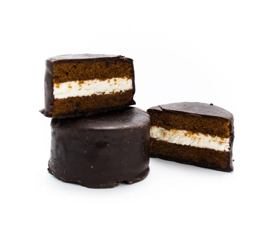 Chocolate Latte For those who like their coffee sweet! Espresso cake and milky vanilla cream filling wrapped in espresso-flavored dark chocolate. The perfect pick-me-up pastry.