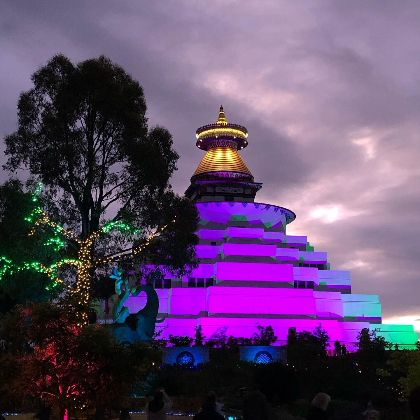 ✨Diwali Celebrations at The Great Stupa. ✨ Lovely to see the Stupa lit up at night time and wander in the Peace Park. When one can&rsquo;t get to India this is a good compromise! 

#diwali2022 #diwaliinaustralia #thegreatstupa #bendigo #peacefulplace