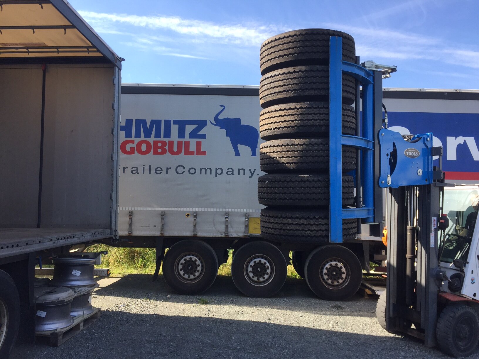 Easy Stacker 1200 used for load/unload of truck tyres at Schmitz Cargobull