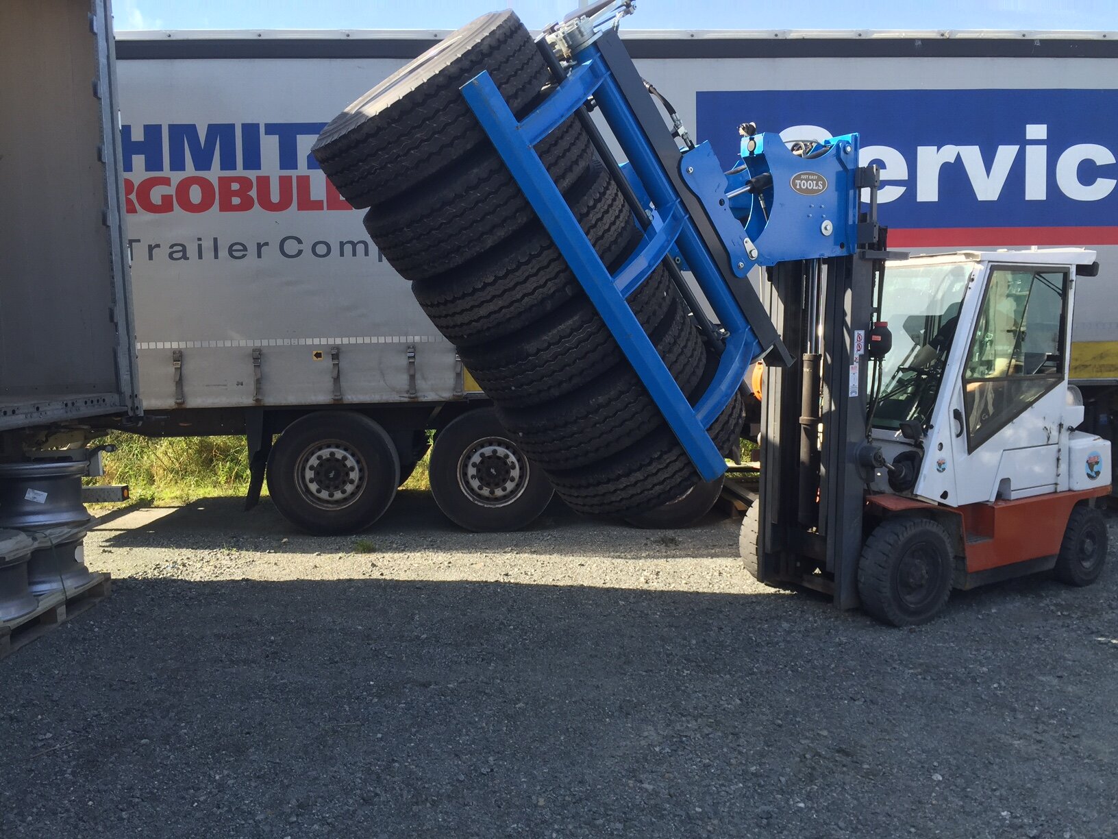 Easy Stacker 1200 used for load/unload of truck tyres at Schmitz Cargobull