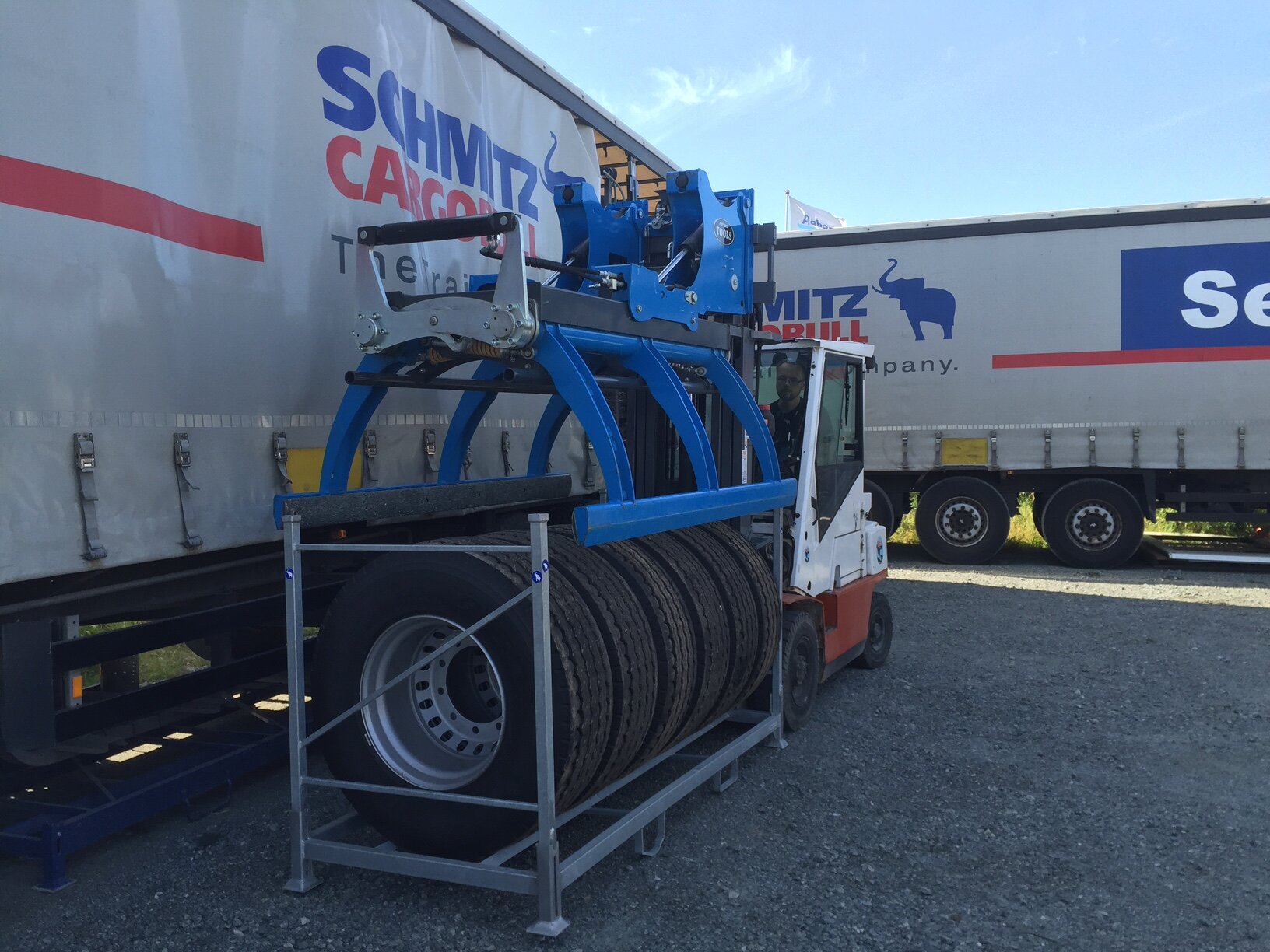 Easy Stacker 1200 used for load/unload of truck tyres at Schmitz Cargobull