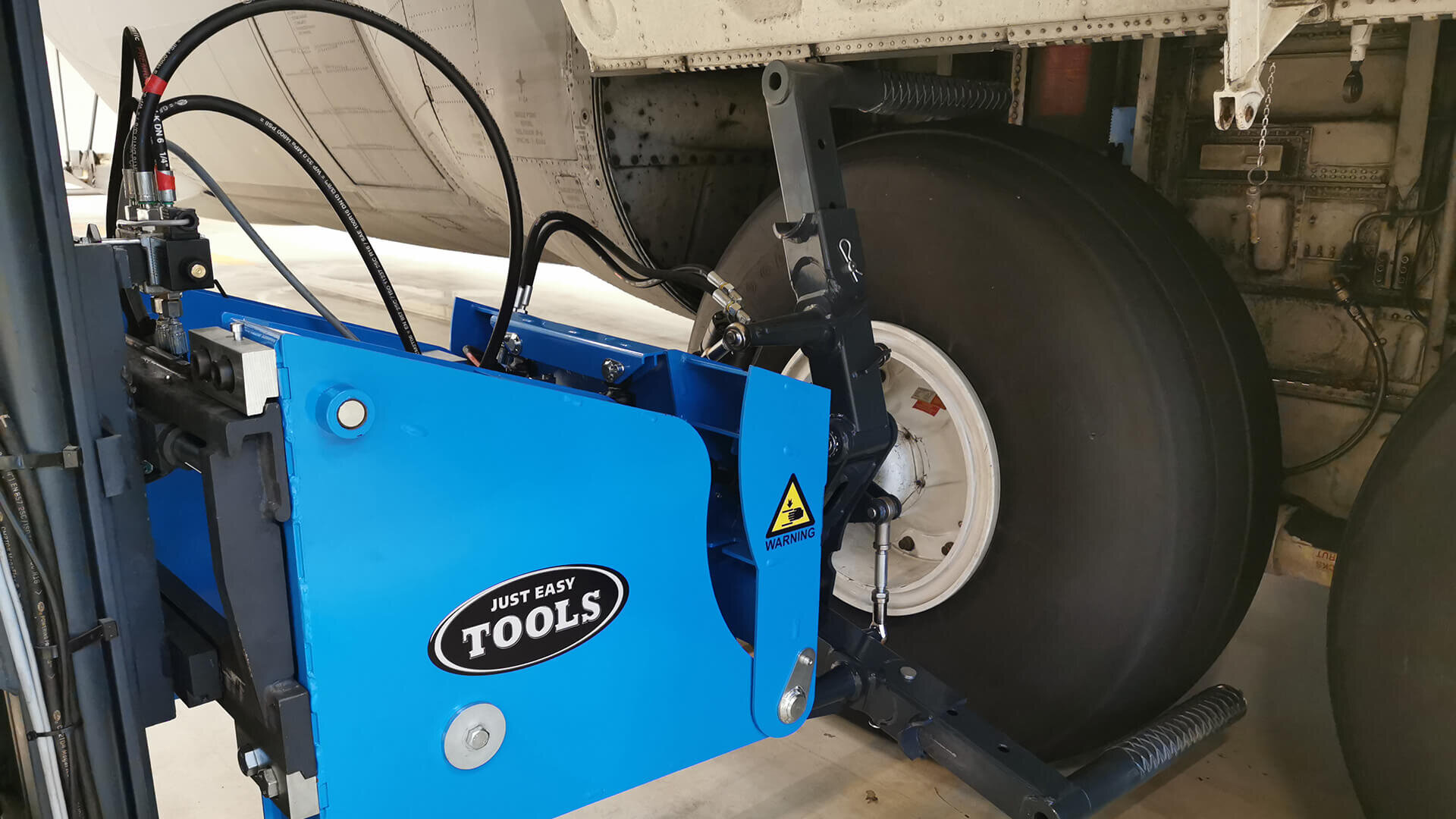 Easy Gripper 1700 - handling of small and heavy OTR and Agro tyres