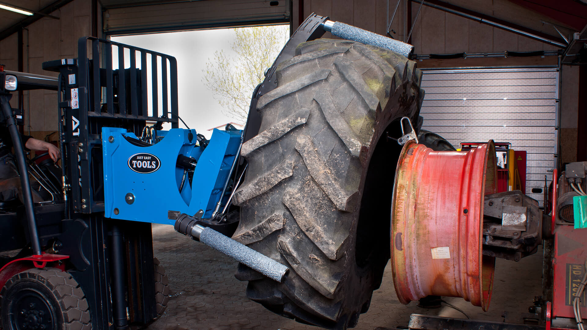 Safe handling of tyres in workshop