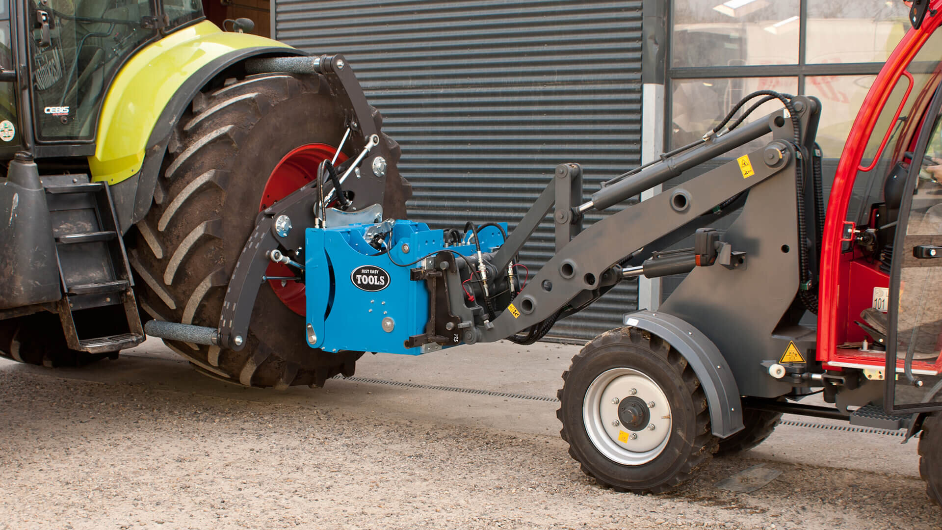 Handling of AGRO tyres using Easy Gripper 2160 Compact