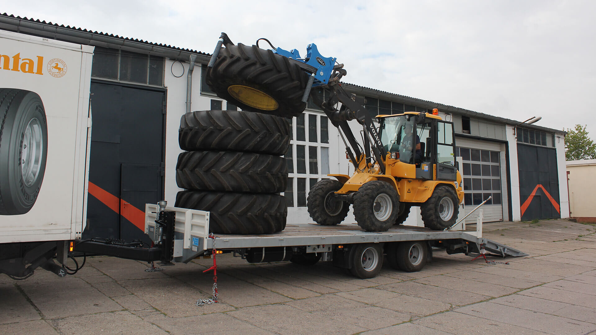 Stacking of tyres made easy using Easy Gripper