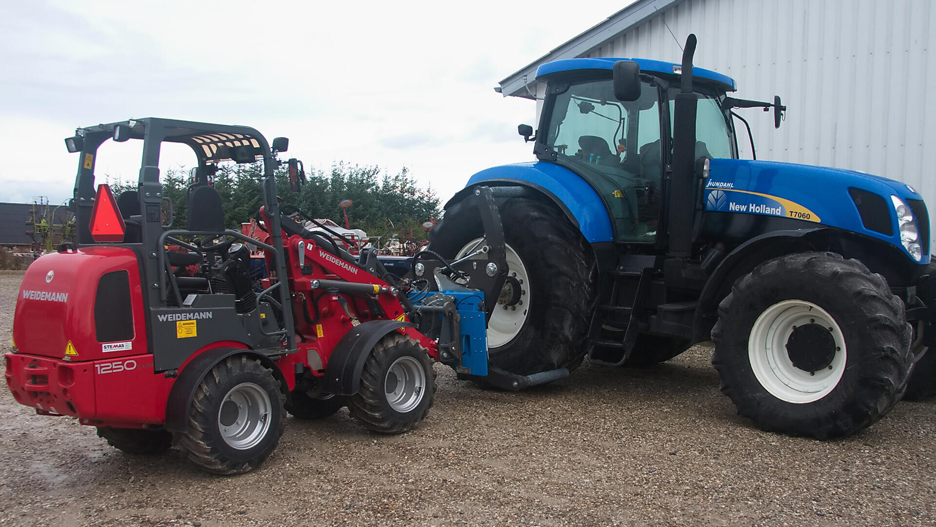 Handling of AGRO and light OTR tyres using Easy Gripper 2160 Compact