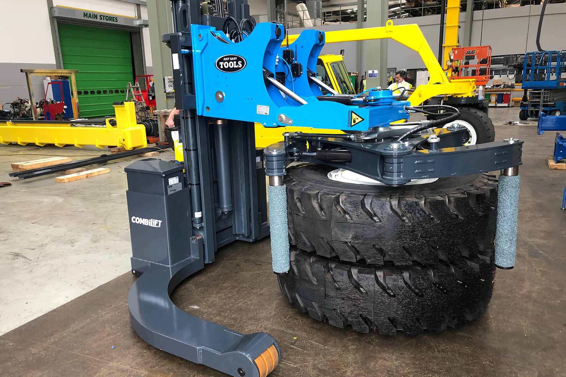 Safe and efficient handling of tyres and wheels up to 2 ton