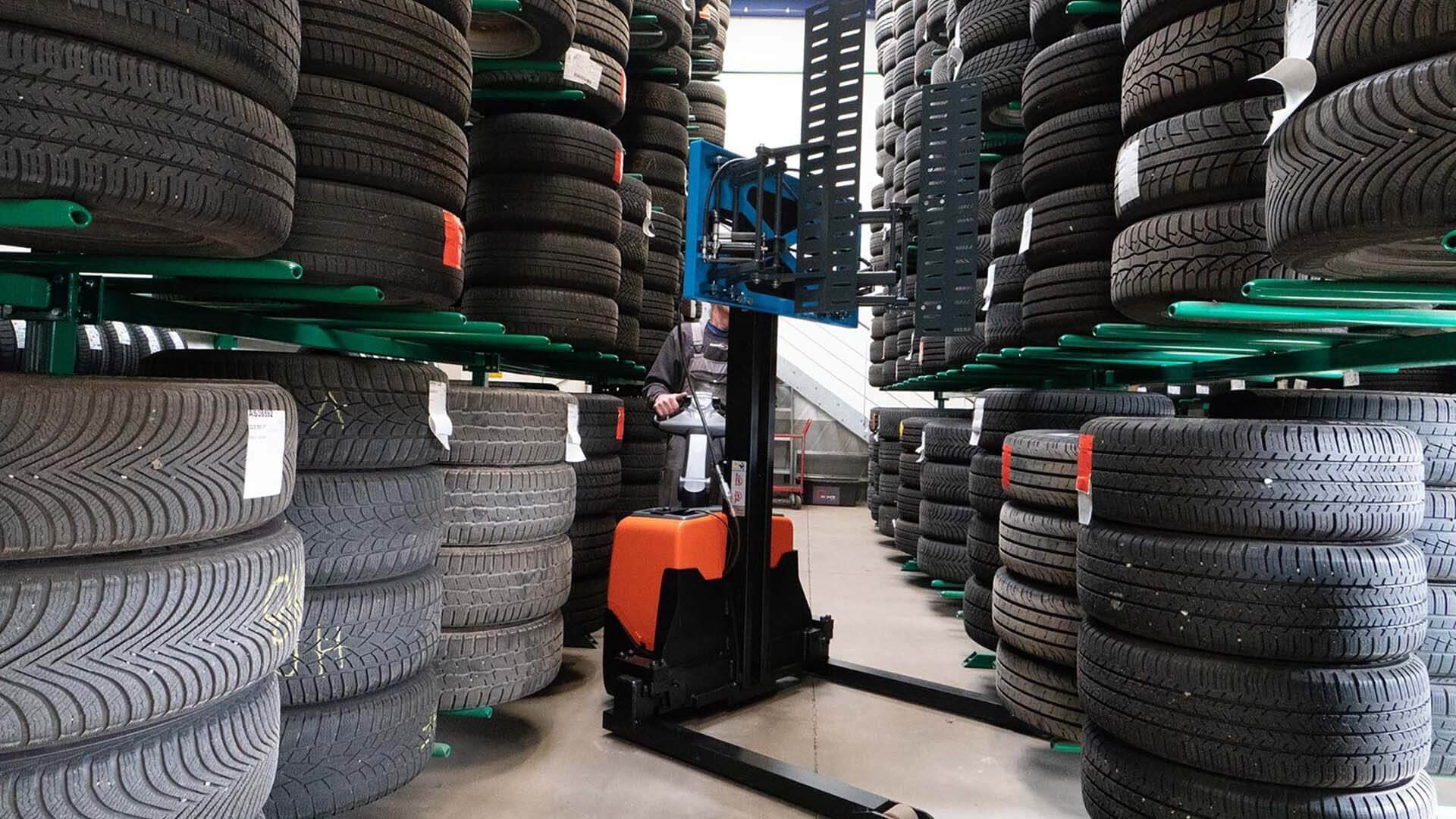 Optimize tyre stock capacity using Easy Stacker 800